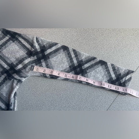 Liquid X Casual Grey & Black  Plaid Thin Knit Top - Picture 11 of 11